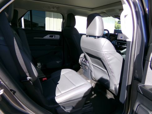 New 2025 Ford Explorer Active image 12