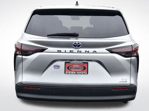 Certified 2024 Toyota Sienna XLE image 8