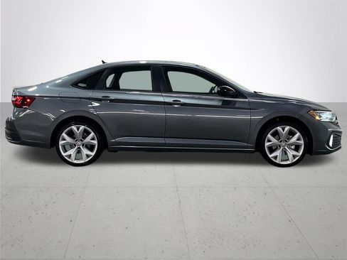Used 2022 Volkswagen Jetta Sport FWD image 9