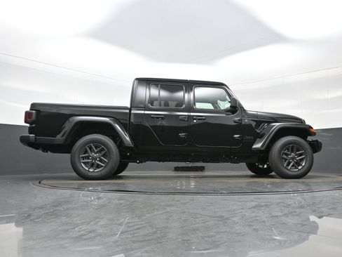 New 2026 Jeep Gladiator Sport AWD/4WD image 19