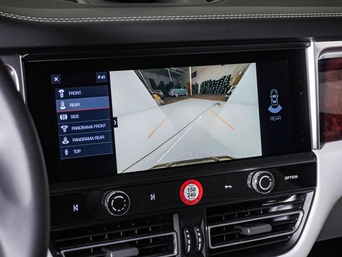 Certified 2026 Porsche Macan AWD/4WD image 23