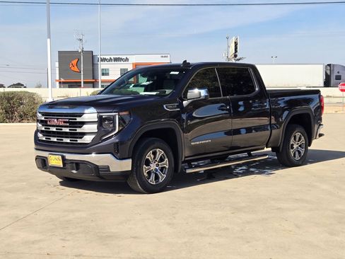 Used 2022 GMC Sierra 1500 SLE w/ Preferred Package image 7