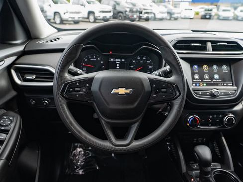 Used 2021 Chevrolet TrailBlazer LS w/ LPO, Blackout Package FWD image 14
