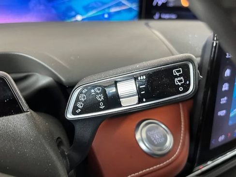 Used 2025 Lincoln Nautilus Black Label AWD/4WD image 21