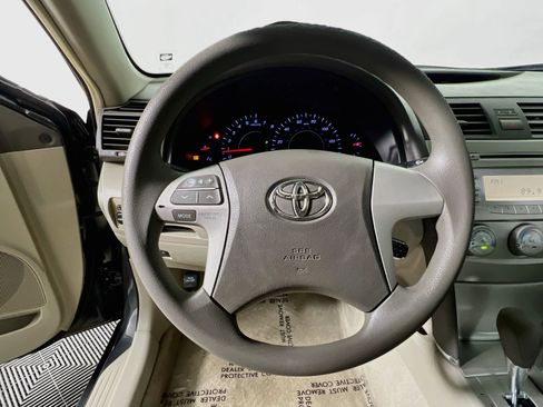 Used 2011 Toyota Camry LE w/ LE Extra-Value Pkg FWD image 18