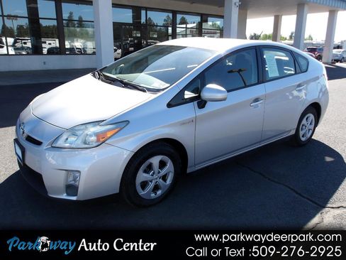 Used 2010 Toyota Prius Three image 1