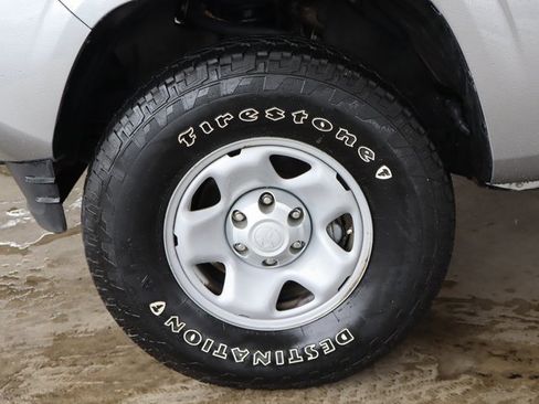 Used 2019 Toyota Tacoma SR image 8