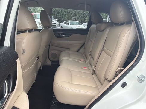 Used 2017 Nissan Rogue SV FWD image 17