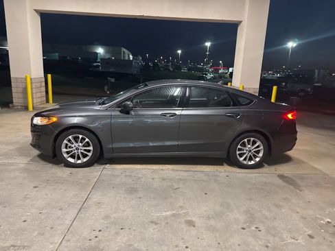 Used 2020 Ford Fusion SE image 9