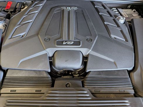 Certified 2025 Bentley Bentayga image 22