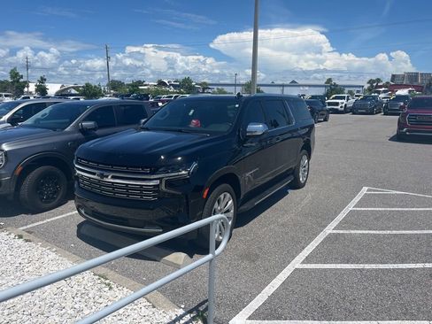 Used 2024 Chevrolet Suburban Premier RWD image 2