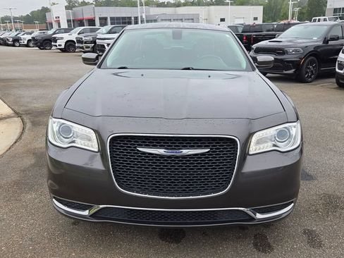 Used 2019 Chrysler 300 Touring L w/ Quick Order Package 22F RWD image 2