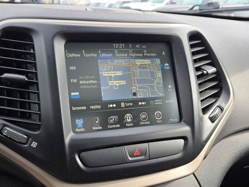 Used 2017 Jeep Cherokee Limited image 28