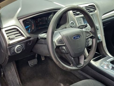 Used 2018 Ford Fusion SE FWD image 7
