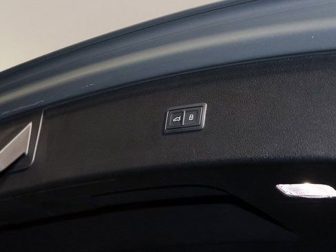 Used 2025 Audi Q5 e Premium Plus w/ Premium Plus Package image 32