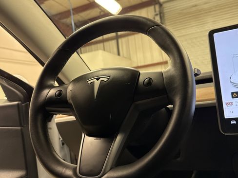 Used 2020 Tesla Model 3 Standard Range Plus image 10