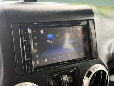 Used 2018 Jeep Wrangler Unlimited Sahara AWD/4WD image 33