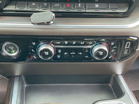 Used 2022 GMC Sierra 1500 SLT w/ SLT Convenience Package image 24