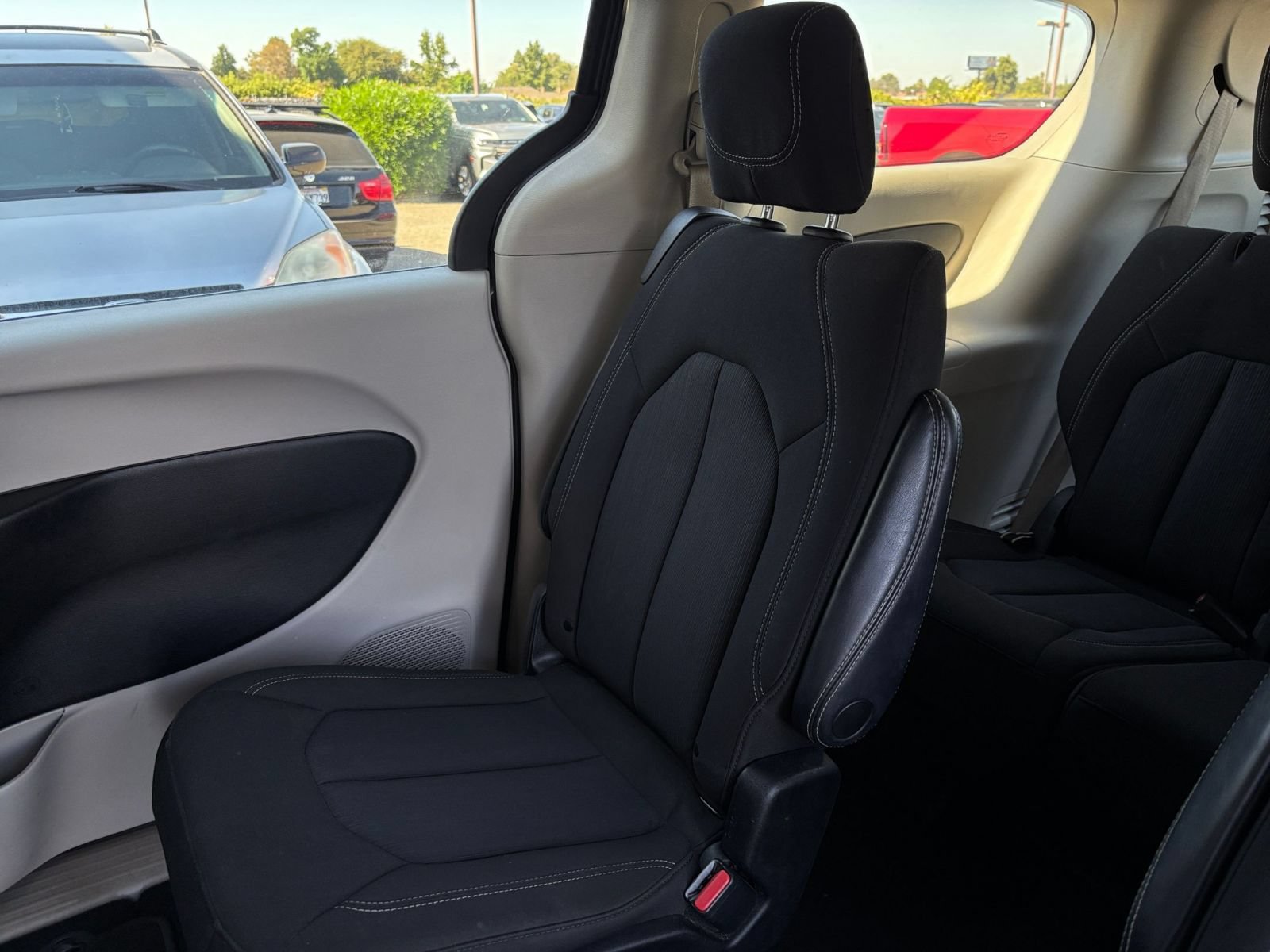 Used 2023 Chrysler Voyager LX FWD image 41
