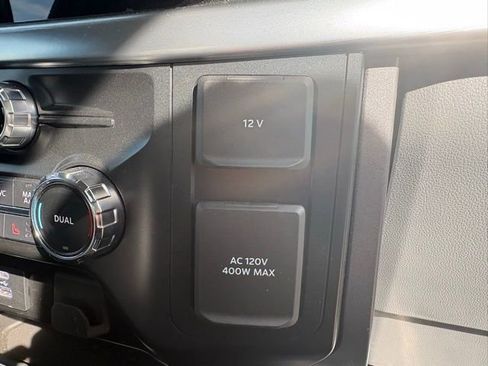 Used 2022 Ford F150 Lariat RWD image 23