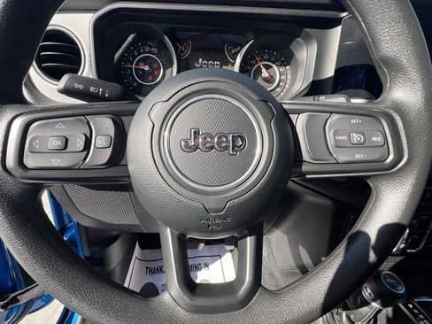 Used 2025 Jeep Gladiator Sport image 14