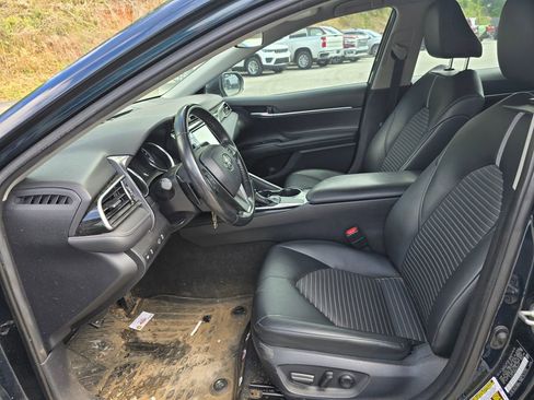 Used 2019 Toyota Camry SE FWD image 4