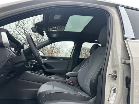 New 2026 Volkswagen Tiguan SE R-Line image 3