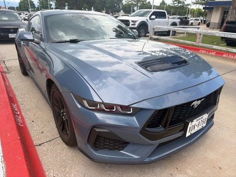 Used 2024 Ford Mustang GT RWD image 3