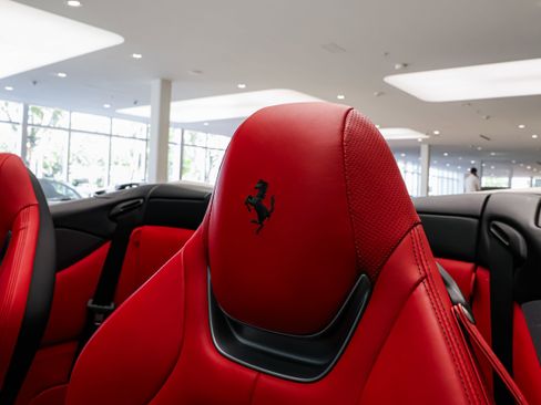 Used 2020 Ferrari Portofino image 13