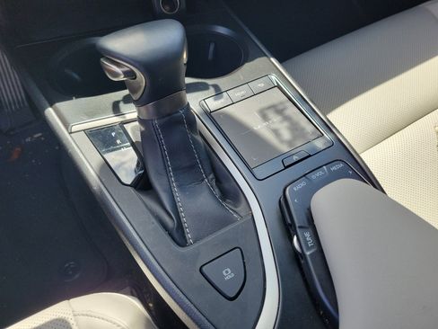 Used 2020 Lexus UX 200 w/ Premium Package FWD image 23