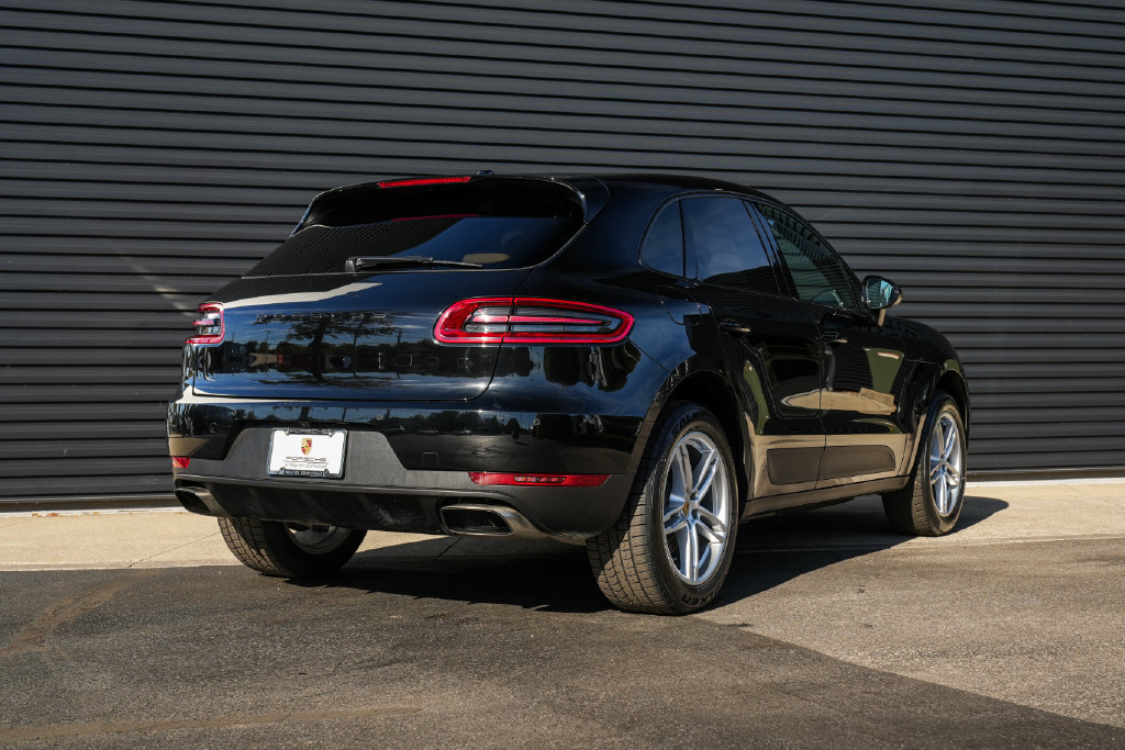 Certified 2018 Porsche Macan AWD/4WD image 13
