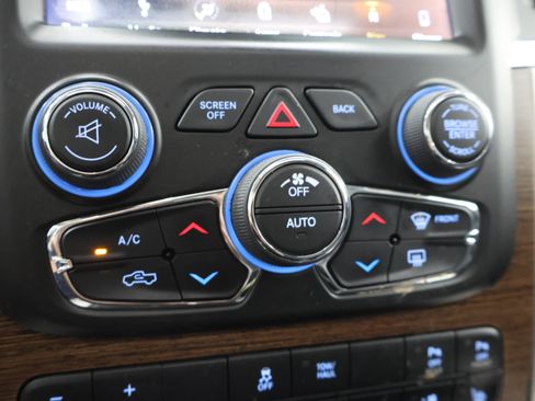 Used 2018 RAM 1500 Laramie w/ Convenience Group AWD/4WD image 49