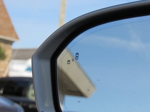 Certified 2020 Lincoln Nautilus Reserve w/ Equipment Group 201A image 22