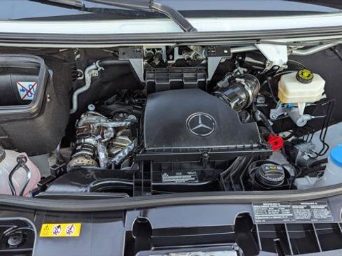 Used 2025 Mercedes-Benz Sprinter 2500 image 28