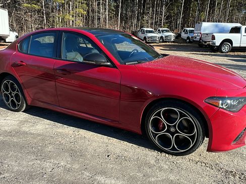 Used 2025 Alfa Romeo Giulia AWD w/ Veloce Package AWD image 5