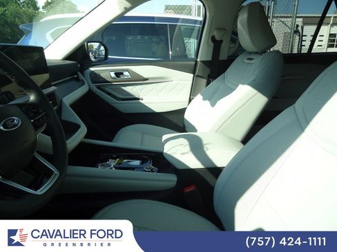 Used 2026 Ford Explorer Platinum w/ LUX Leather Package AWD/4WD image 11