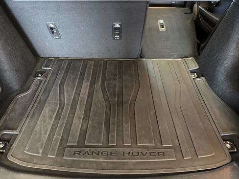 Used 2018 Land Rover Range Rover Evoque SE image 15