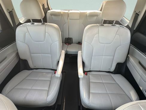 Used 2022 Kia Telluride EX w/ EX Premium Package FWD image 10