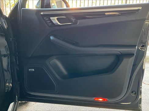 Used 2023 Porsche Macan S image 22