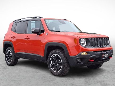 Used 2017 Jeep Renegade Trailhawk w/ Premium Trailhawk Package AWD/4WD image 3