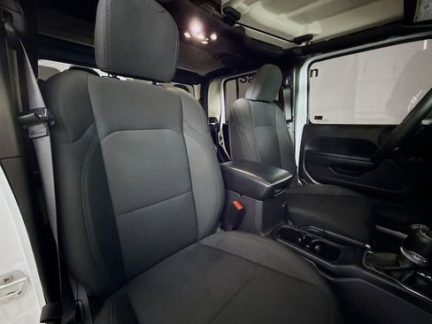 Used 2022 Jeep Gladiator Willys image 25