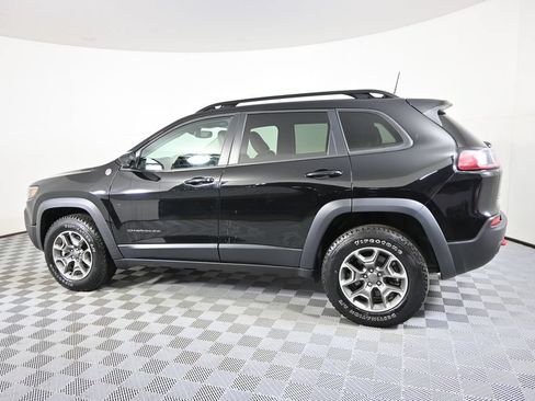 Used 2022 Jeep Cherokee Trailhawk w/ Comfort/Convenience Group AWD/4WD image 3