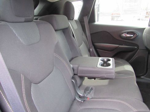Used 2016 Jeep Cherokee Latitude image 21