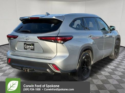 Used 2021 Toyota Highlander XLE image 17
