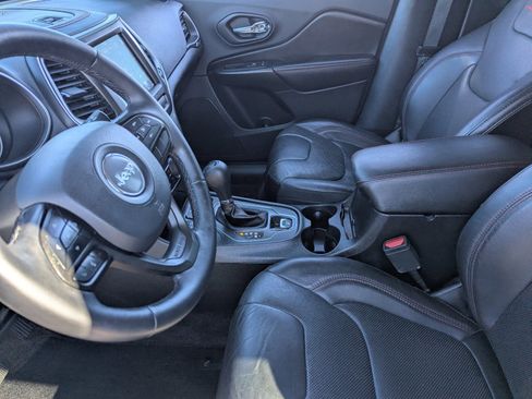 Used 2019 Jeep Cherokee Trailhawk image 26