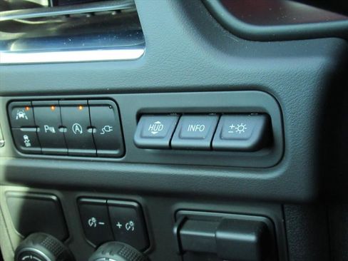 Used 2021 Chevrolet Tahoe Premier w/ Premium Package image 28