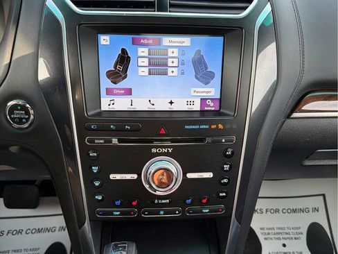 Used 2017 Ford Explorer Platinum image 15