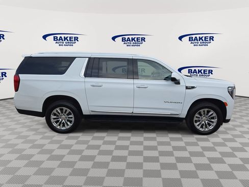 Used 2023 GMC Yukon XL SLT AWD/4WD image 2