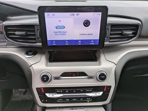 Used 2023 Ford Explorer XLT w/ Equipment Group 202A image 11