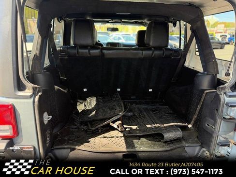 Used 2015 Jeep Wrangler Unlimited Rubicon w/ Dual Top Group AWD/4WD image 19